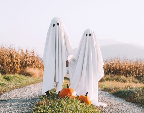 10 TIPS TO KEEP YOUR KID’S SAFE THIS HALLOWEEN 